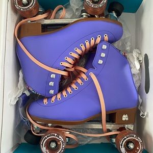 Moxi Skates Beach Bunny